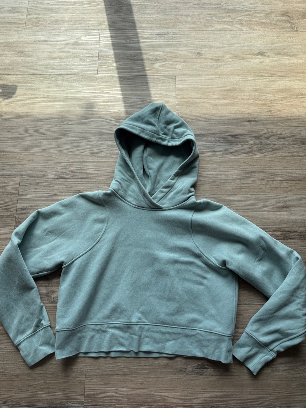 lululemon athletica Women’s Cropped Hoodie in Sage Green